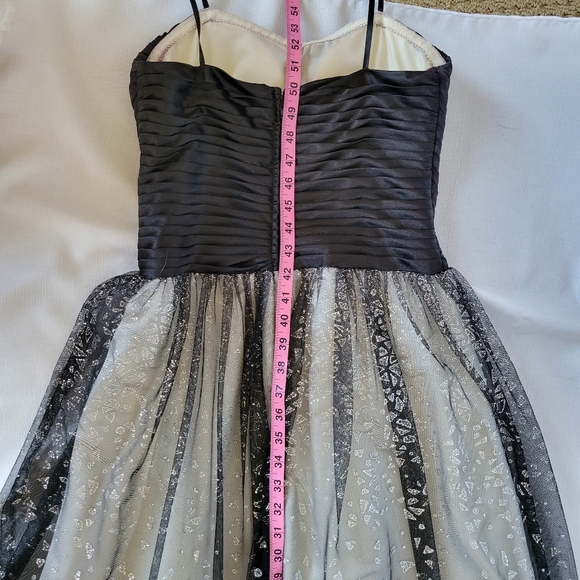 Strapless black full-length gown with silver sparkles in the skirt, size 7/8 - Picture 13 of 14
